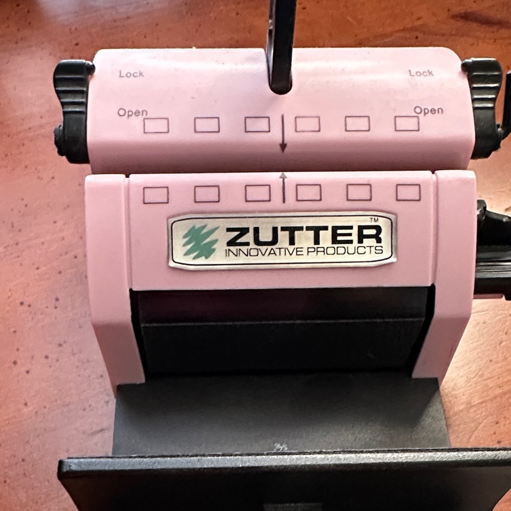 Pink Binding Machine - Picture 2 of 13